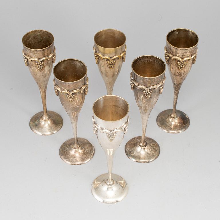 CHAMPAGNEGLAS, 6 st, nysilver, 1900-tal.