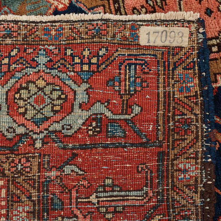 A CARPET, a semi-antique Heriz, 335,5-337,5 x 237-240 cm.