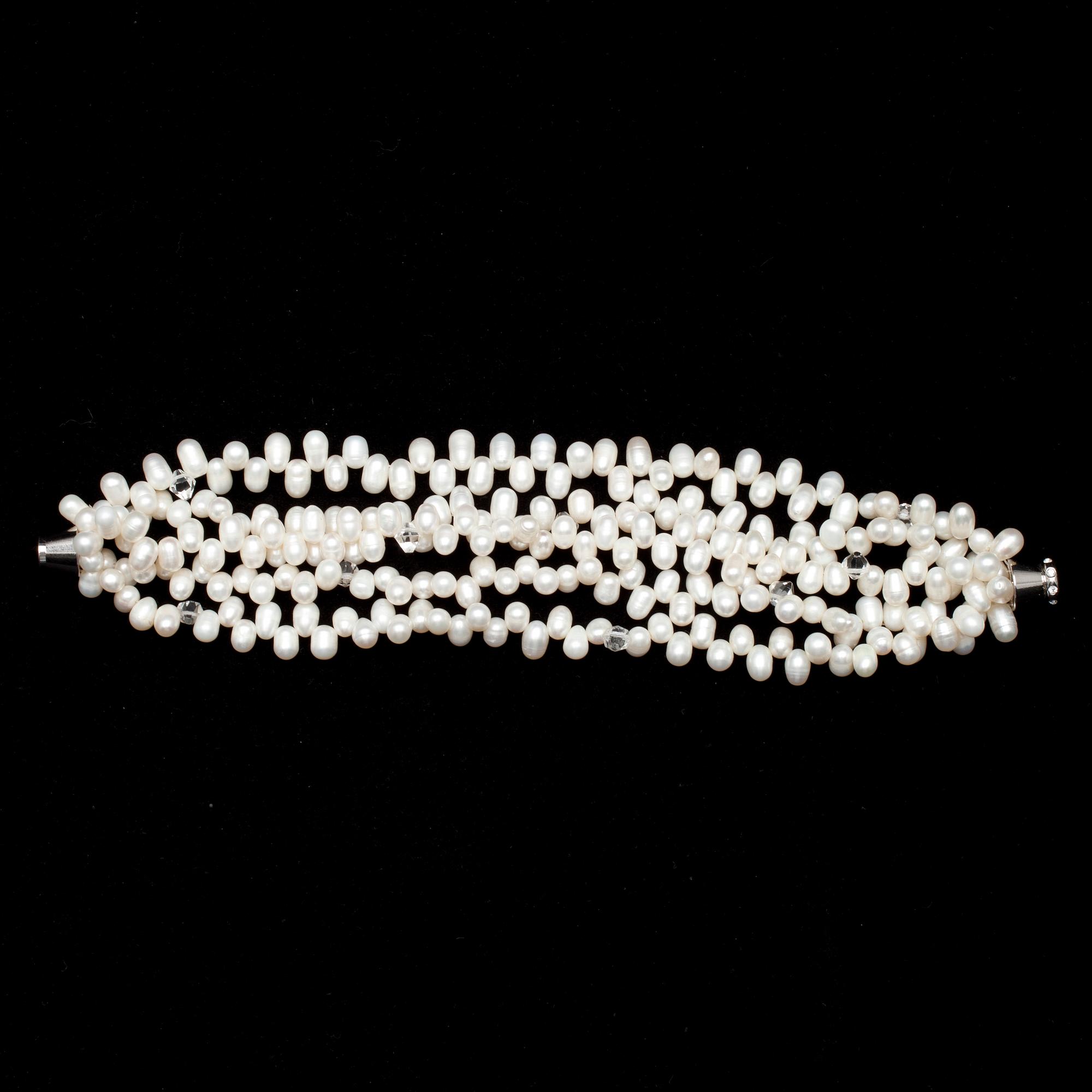 ARMBAND, pärlor med magnetlås, nyproduktion.