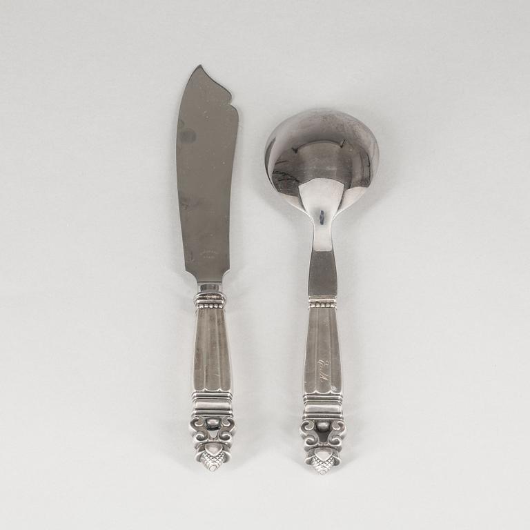 TÅRTKNIV samt SERVERINGSSKED, silver Georg Jensen, "Konge". Vikt tot. ca 220 gram.