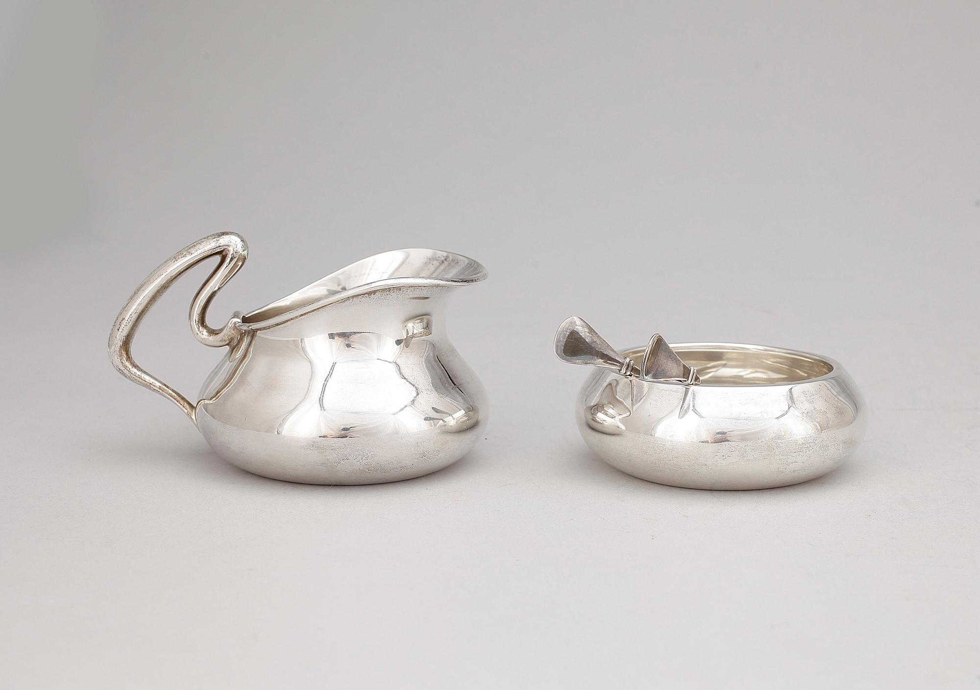 GRÄDDKANNA SAMT SOCKERSKÅL, sterlingsilver, Mexico, 1900-talets slut. Vikt ca 365 g.