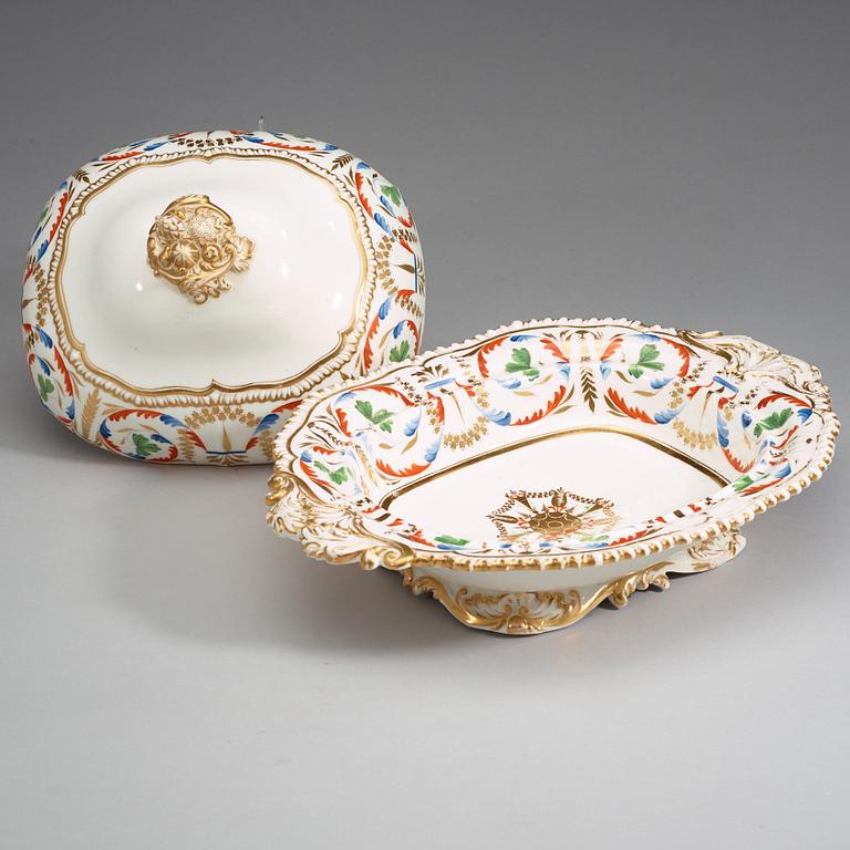 A part dinner service, Presumably Russia, 19th Century. (19 pieces).