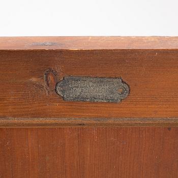 Sängbord, ett par, Frederik Staermose Möbelfabrik, Odense, Danmark, 1900-talets första hälft.