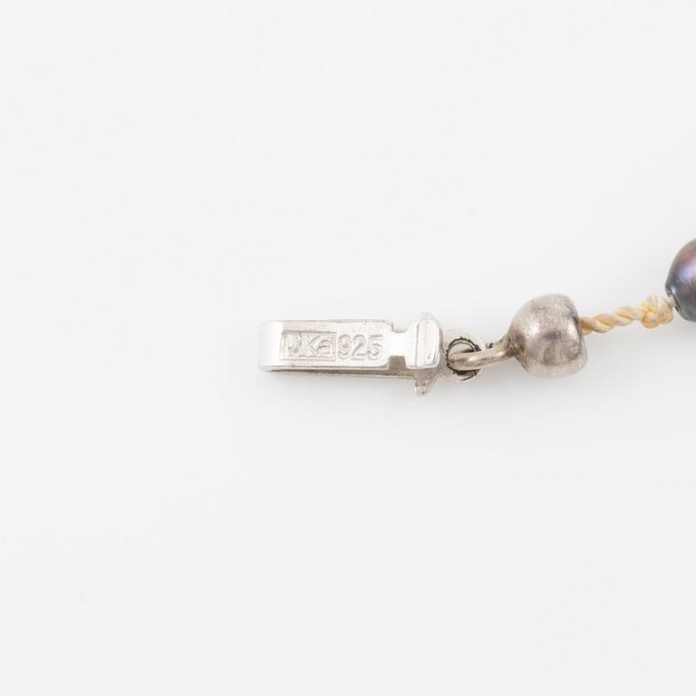 Pearl necklace, clasp in silver.