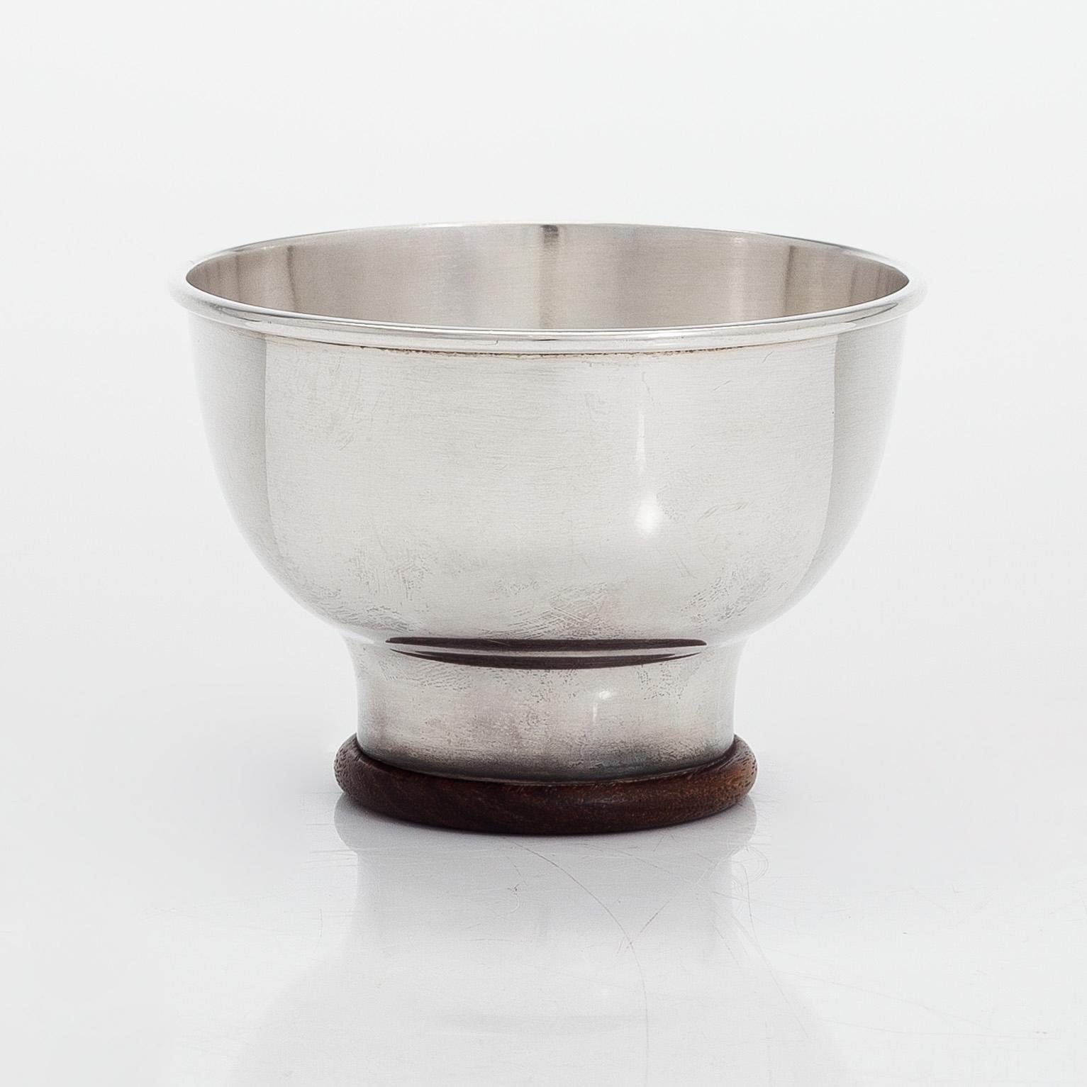 Tapio Wirkkala, a three-piece sterling silver and rosewood coffee set with tray, Kultakeskus, Hämeenlinna  1959-1971.