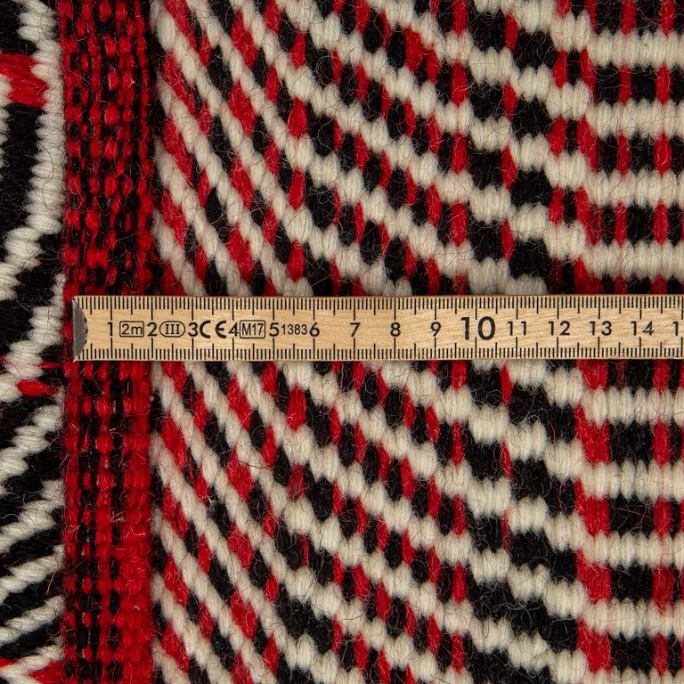 MATTO, flat weave, ca 300 x 250 cm.
