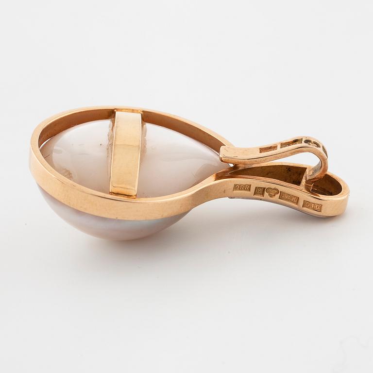 A mabe pearl and brilliant cut diamond pendant made in Ängelholm 1991.