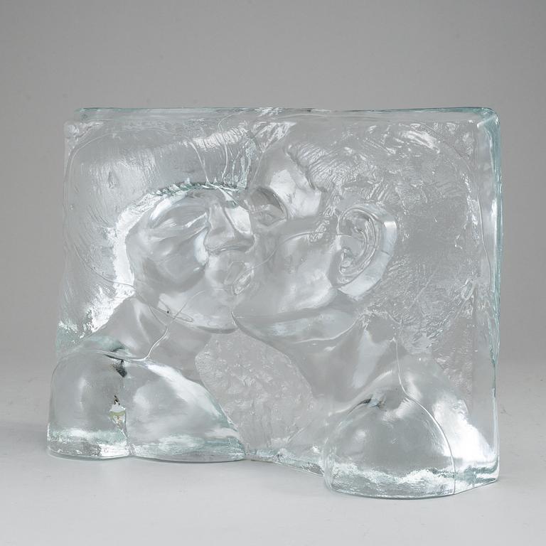 An Erik Höglund glass sculpture, signed, numbered 27/100 and dated 1980.