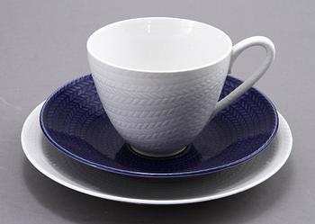 SERVISDELAR, 23 st, porslin,  "Blå eld", Hertha Bengtsson, Rörstrand.