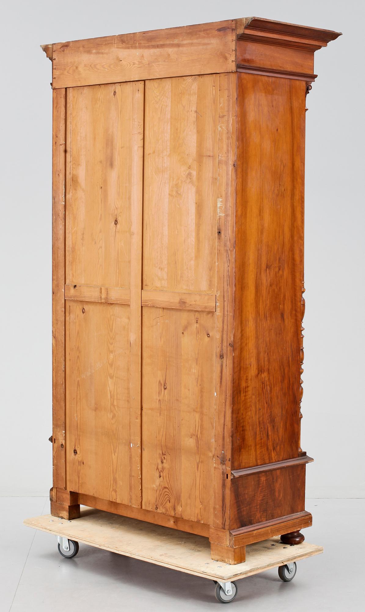 BOKSKÅP, nyrenässans, 1800-talets andra hälft.
