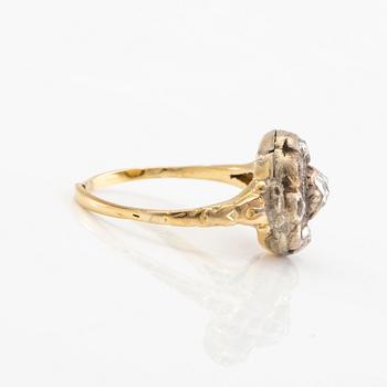 Ring in gold set with a brilliant-cut and rose-cut diamonds, possibly from the first half of the 19th century.