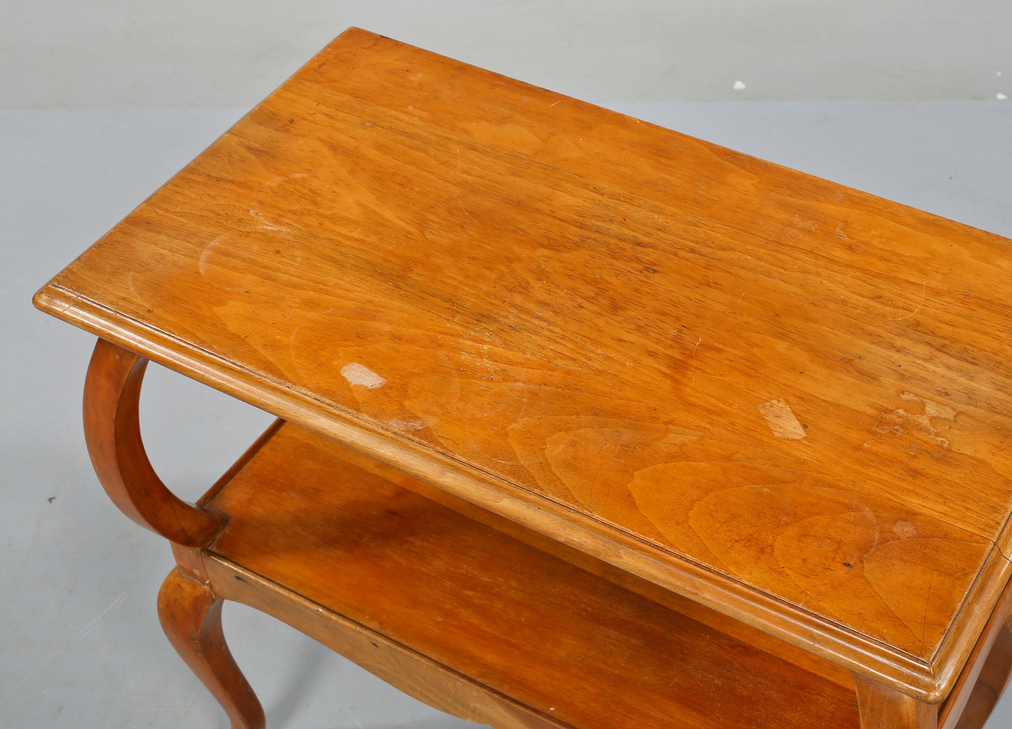 SIDOBORD, senbarockstil, 1900-talets första hälft.