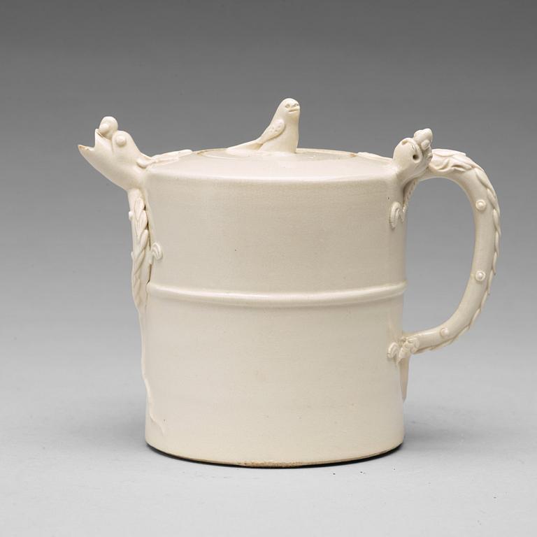 A softpaste tea pot with cover, Qing dynasty, Kangxi (1662-1722).