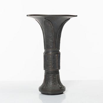 An archaistic bronze vase, Gu, Qing dynasty (1644-1912).