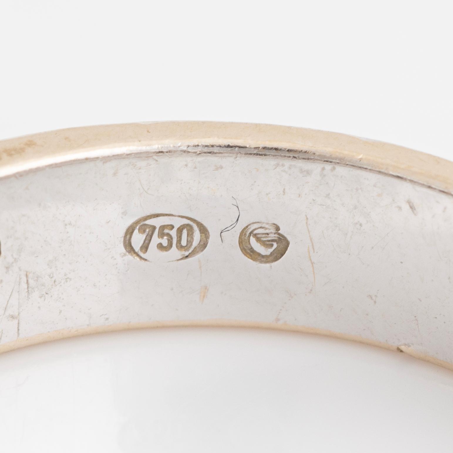 Alliance ring in white gold with small brilliant-cut diamonds.