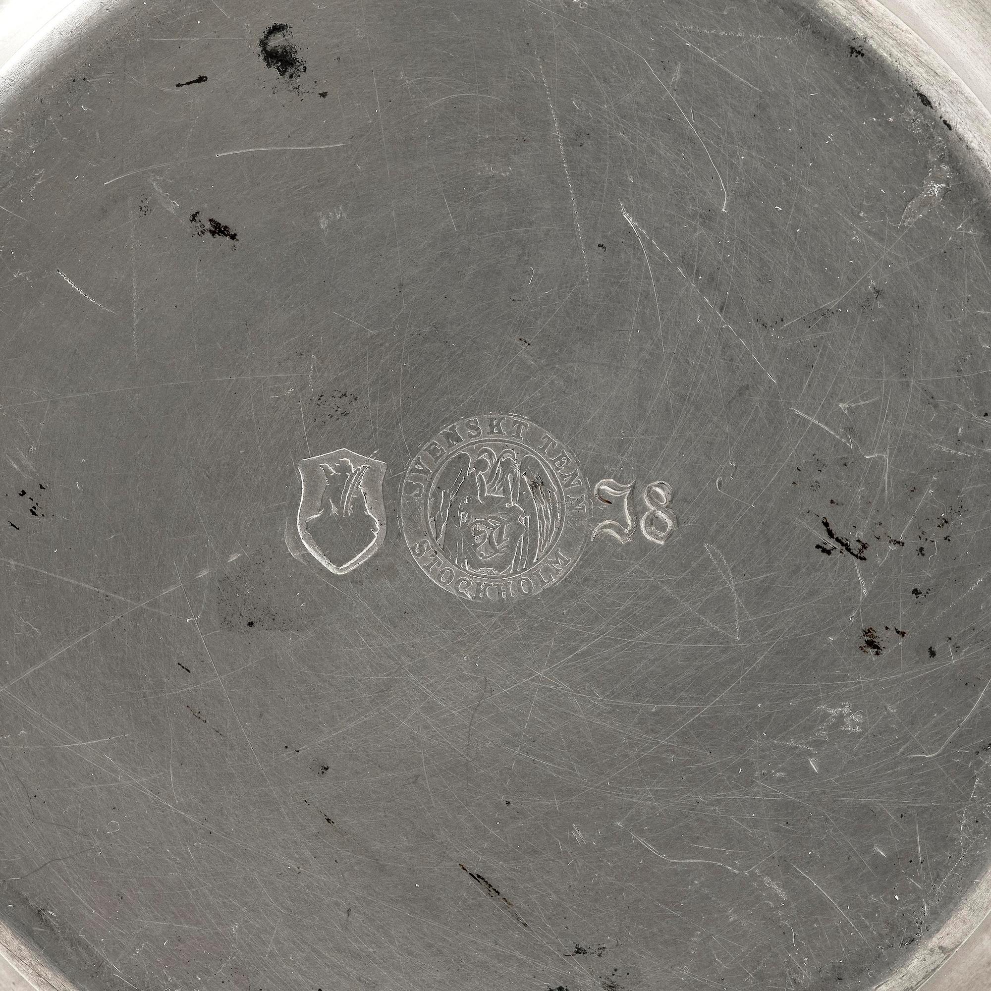 Nils Fougstedt, ask med lock, modell "A 1415", Firma Svenskt Tenn, Stockholm, 1935.