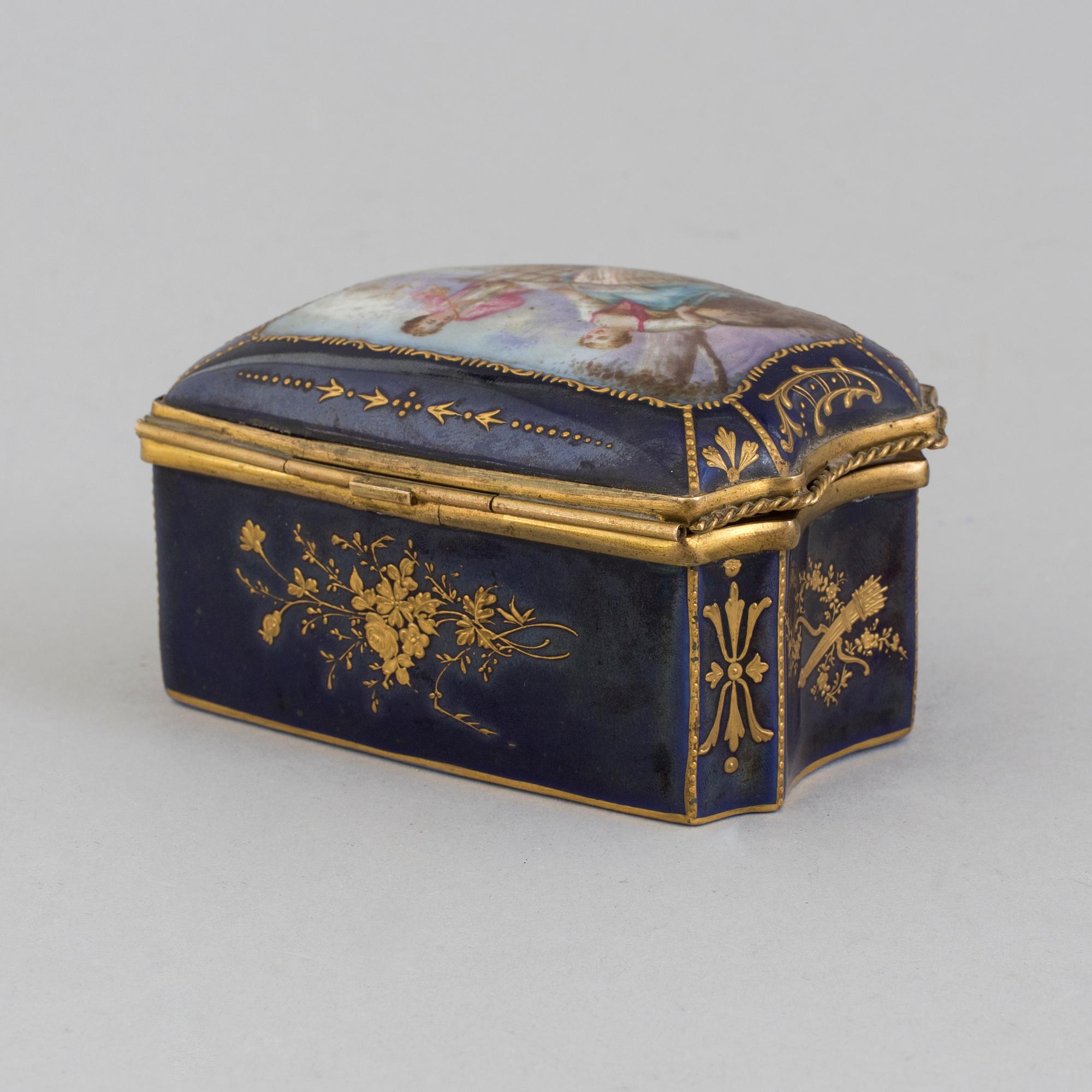 A circa 1900 porcelain box, Meissen style mark.