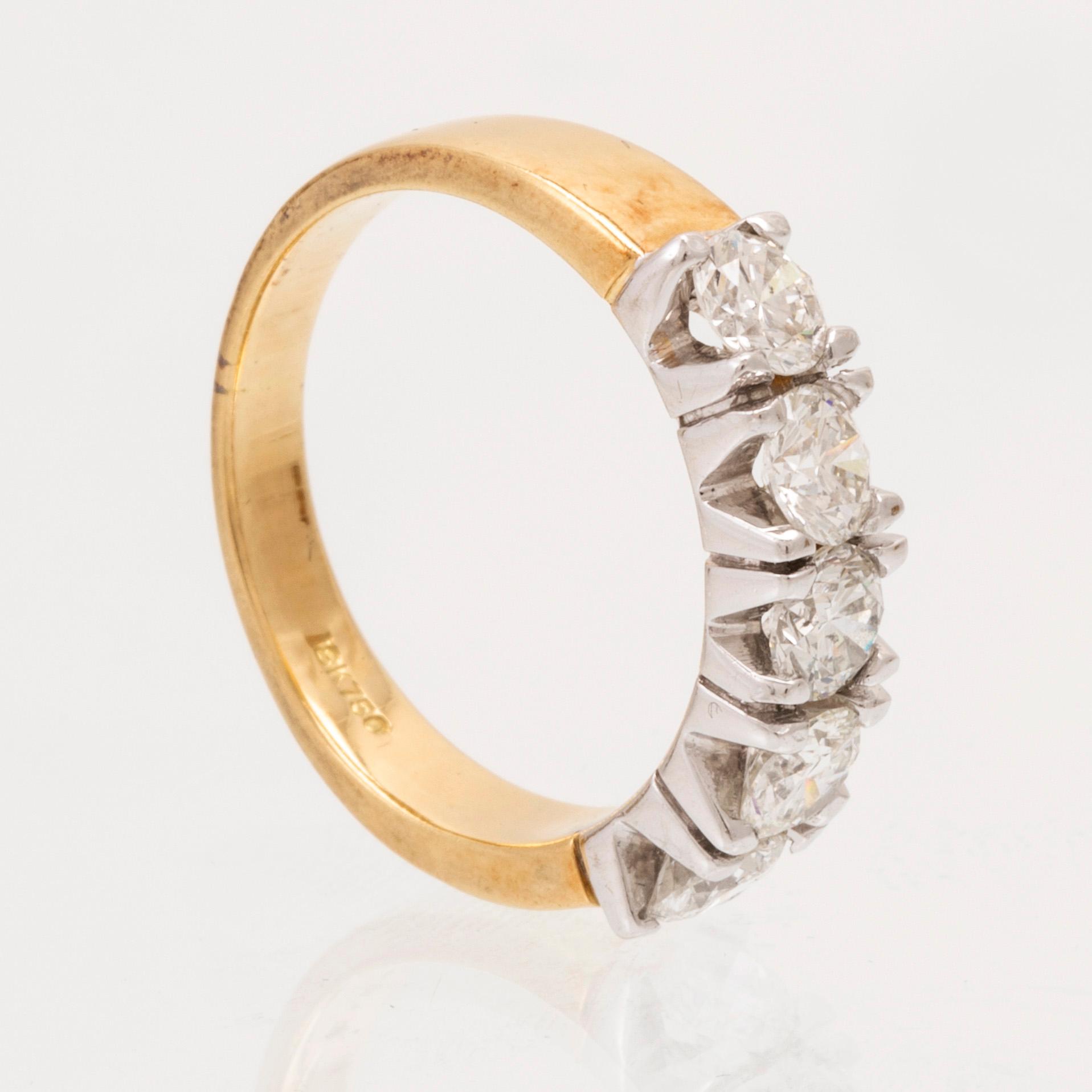 Ring halvallians 18K vitt och rött guld samt briljantslipade diamanter.