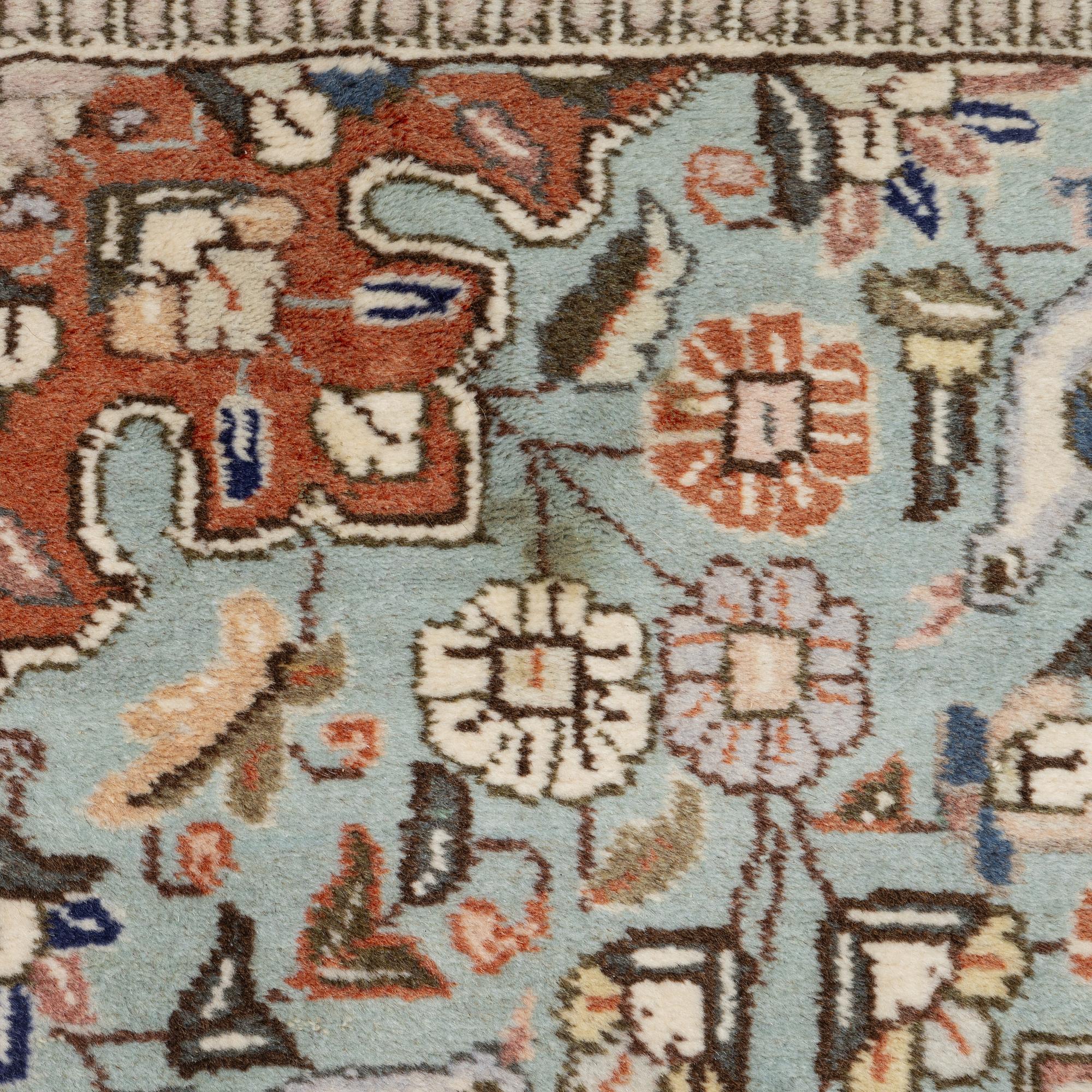 A Tabriz type carpet, c. 300 x 200 cm.