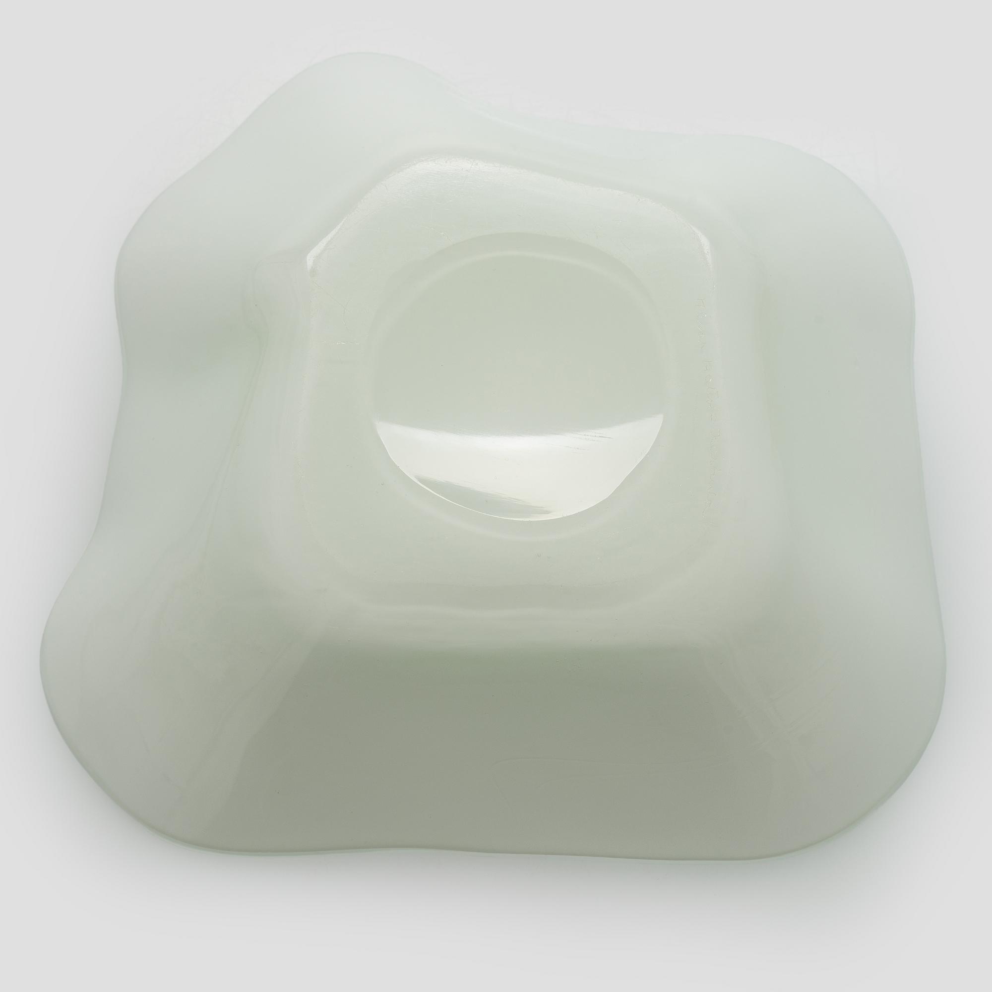 Alvar Aalto, 1 osa lasiveistoksesta, ”Aallon-kukka” 9767C, signeerattu Alvar Aalto Karhula.