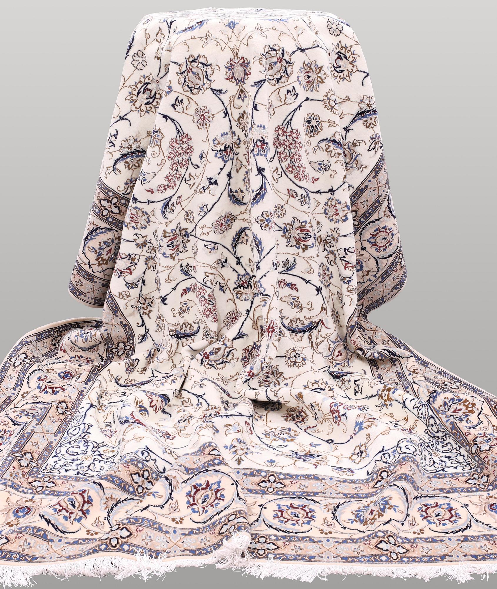 Matta, Nain part silk s.k 9LAA , ca 361 x 255 cm.
