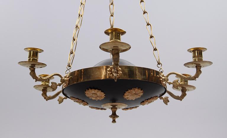 TAKAMPEL, empirestil, sekelskiftet 1900. Höjd med kedjor ca 55 cm.
