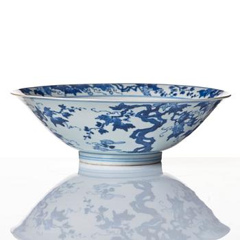 Skål, porslin. Qingdynastin, Kangxi (1662-1722).
