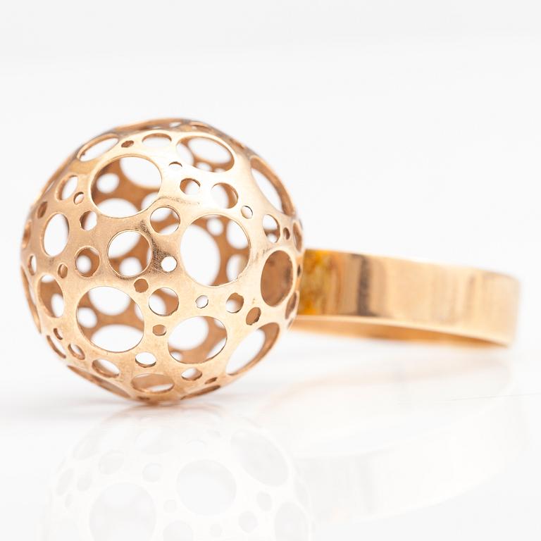 LIISA VITALI, SORMUS "Leppäkerttu", 14K kultaa, Westerback, Helsinki 1970.