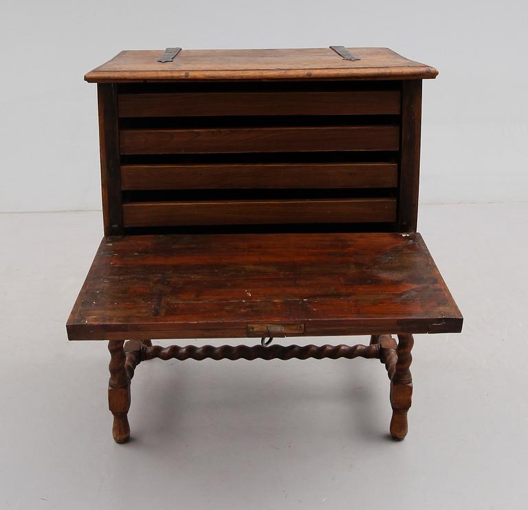 BESTICKSCHATULL,  troligen 1700-tal.