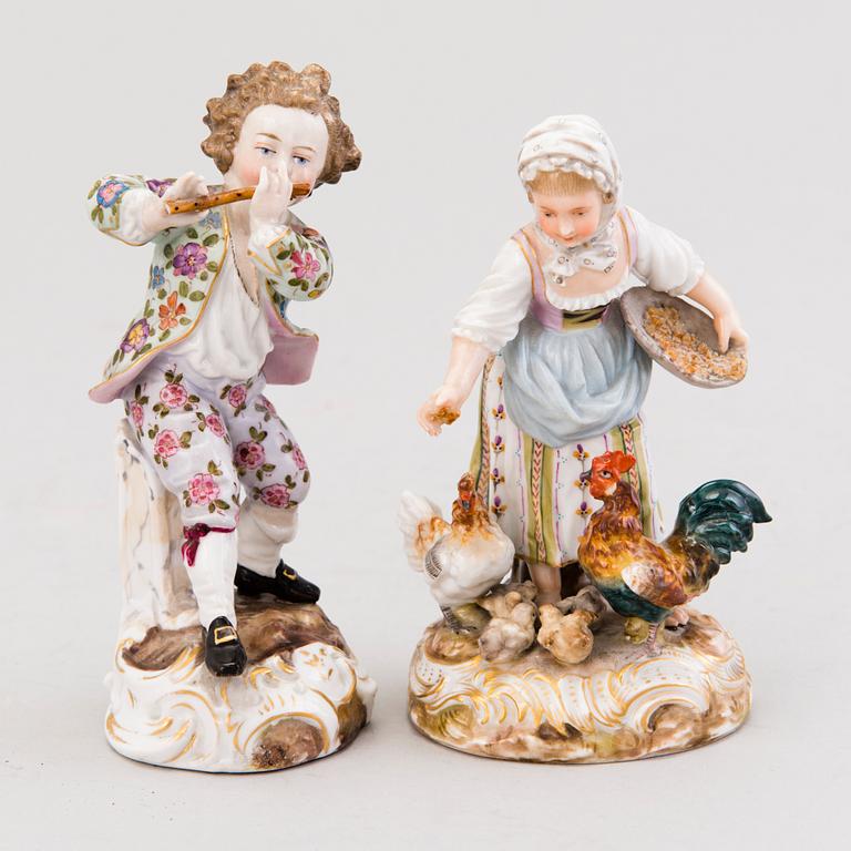 Two European porcelain figurines, around the turn of the Century 1900.