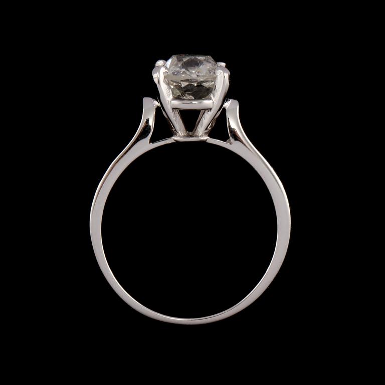 RING, 18k vitguld med kuddslipad diamant, 1.43 ct. Vikt 4 g.