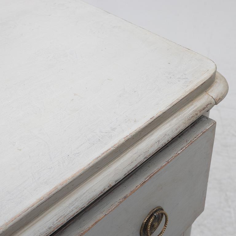 Chest of drawers, 19th century.