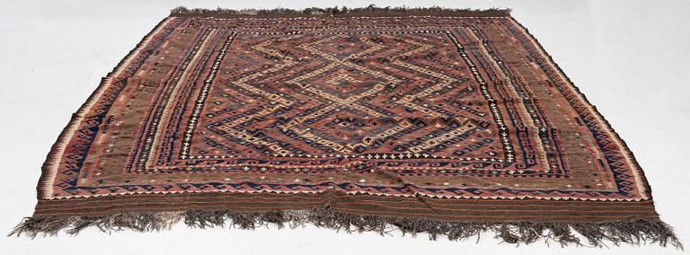 A semi-antique kilim carpet, a. 385 x 251 cm.