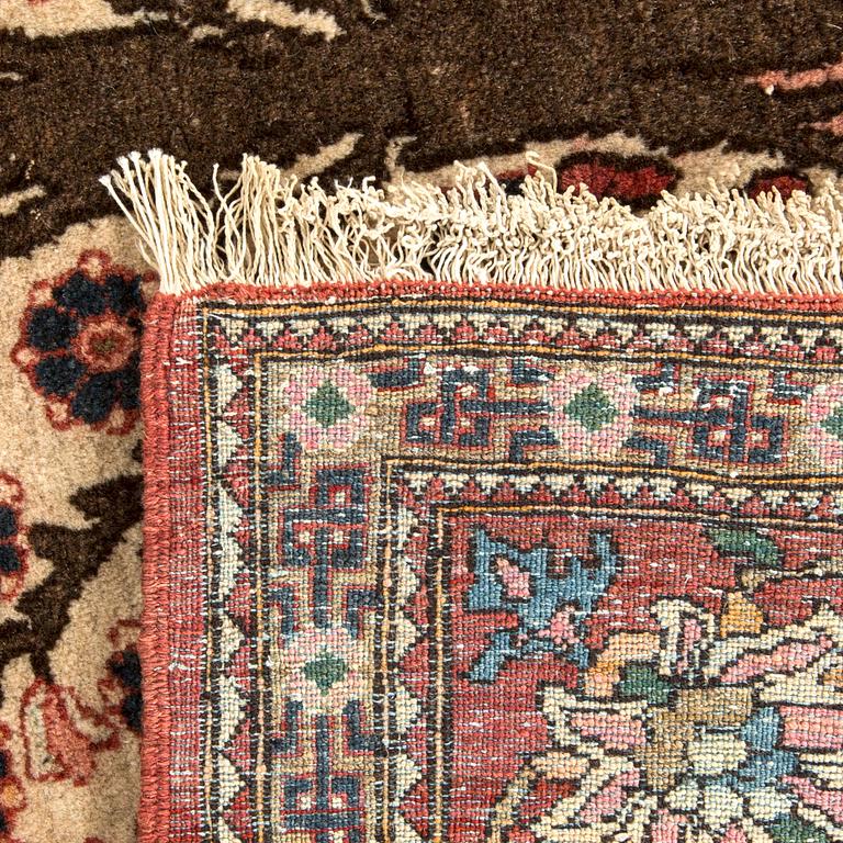 A semiantique Ghom carpet ca 210 x 143 cm.