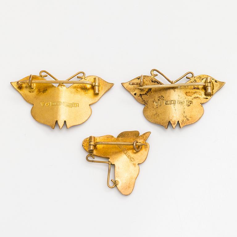 Broscher, 3 st, fjärilar, emalj, förgyllt silver, Tillander 1951-52.