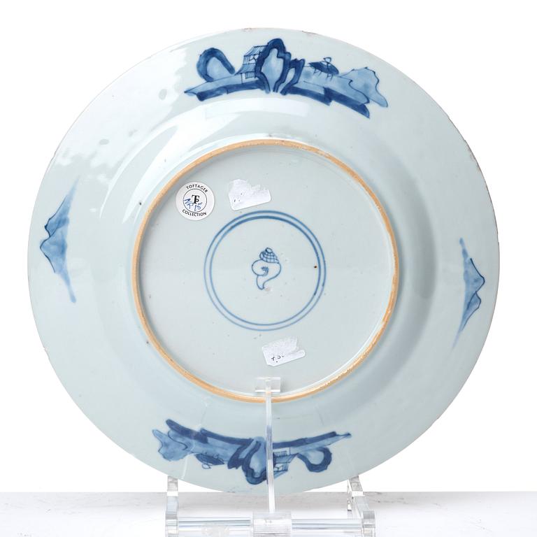 A blue and white dish, Qing dynasty, Kangxi (1662-1722).