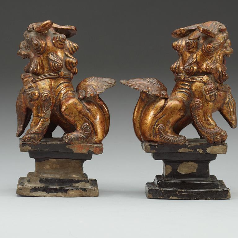 A pair of gilt ceramic figures/censer stick holders, Qing dynasty (1644-1912).