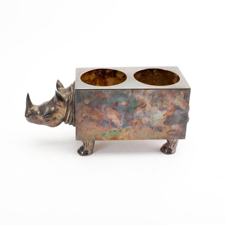 An epns mid 1900s flask rack.