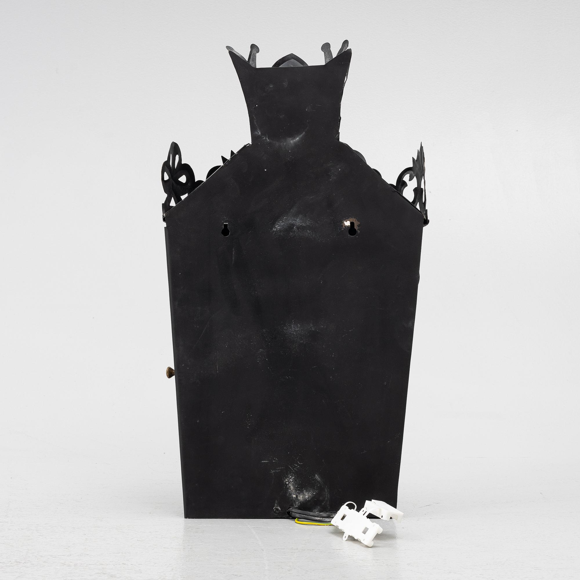 Wall lantern, contemporary manufacture.