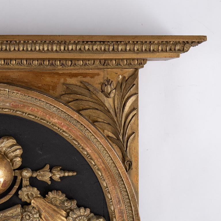 A late Gustavian mirror from around the year 1800.