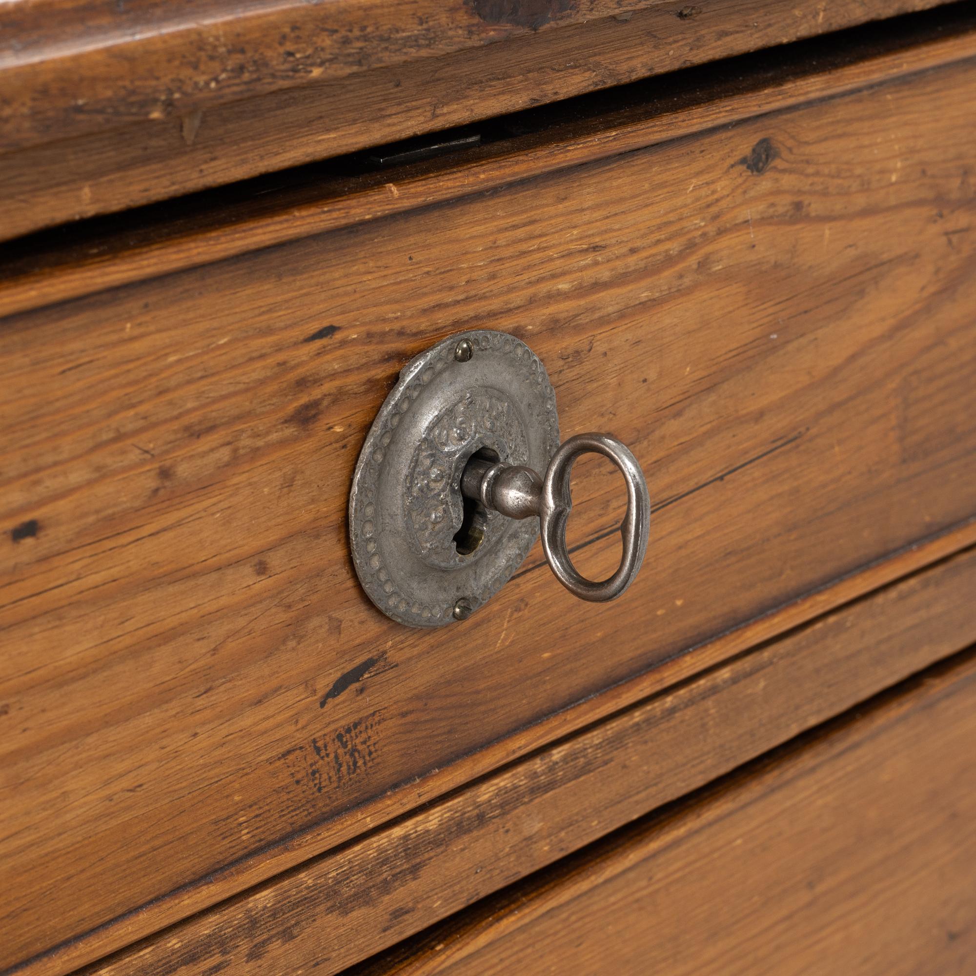 Byrå, gustavianskt provinsarbete, 1700-talets slut.