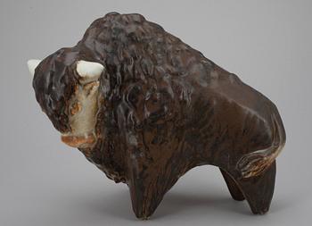 FIGURIINI, keramiikkaa, design Taisto Kaasinen, signeerattu TK, Arabia.