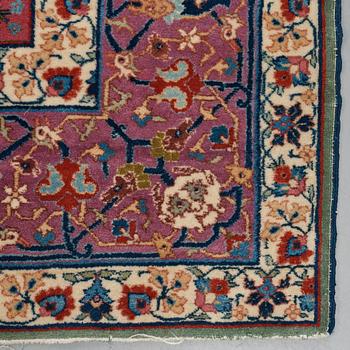 Matto, a semi-antique Tabriz, ca 374-376,5 x 268-276 cm.