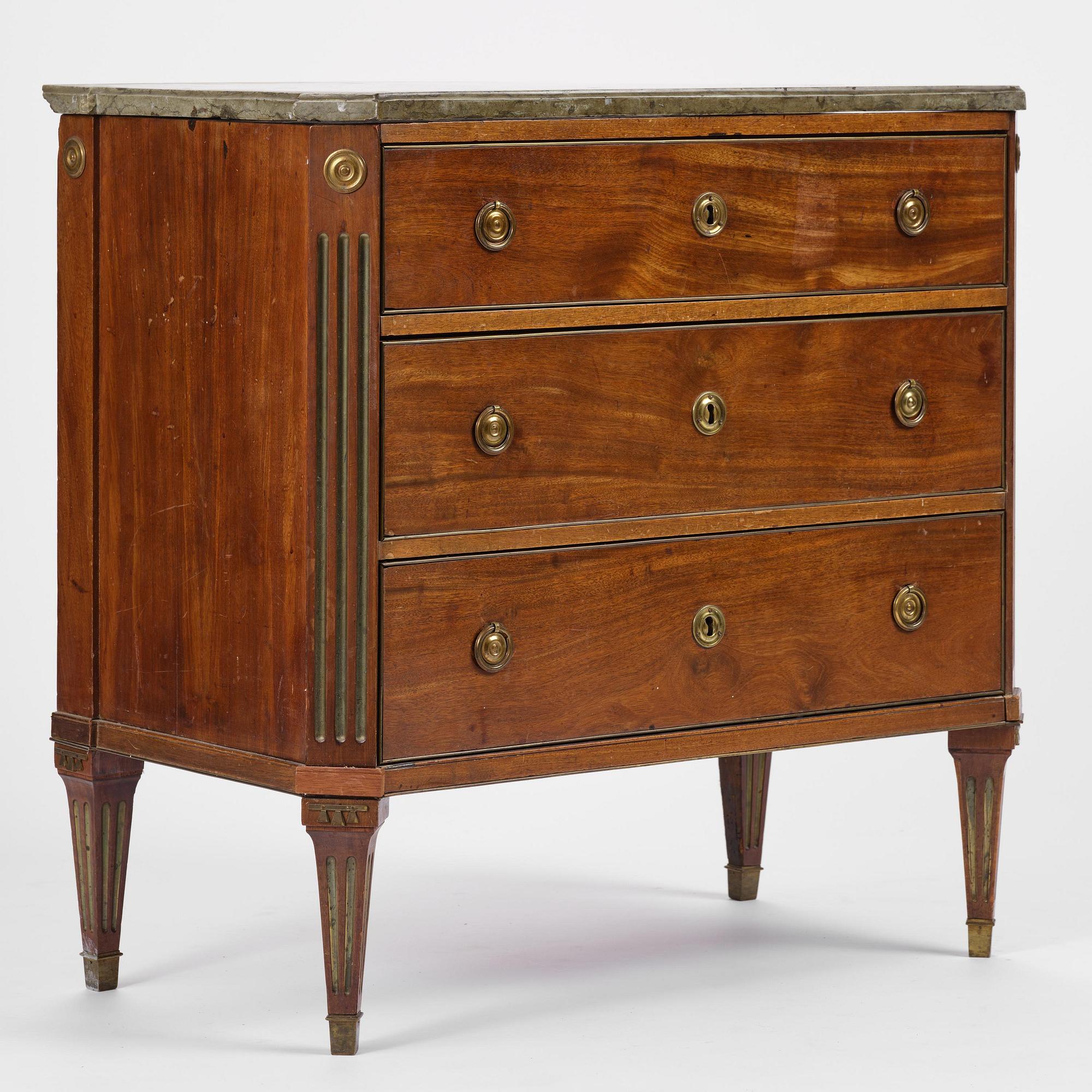 A late Gustavian mahogny commode.