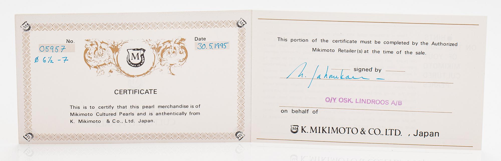 Pärlcollier, odlade pärlor, 14K guld och diamanter ca 0.01 ct tot. Mikimoto, Japan.