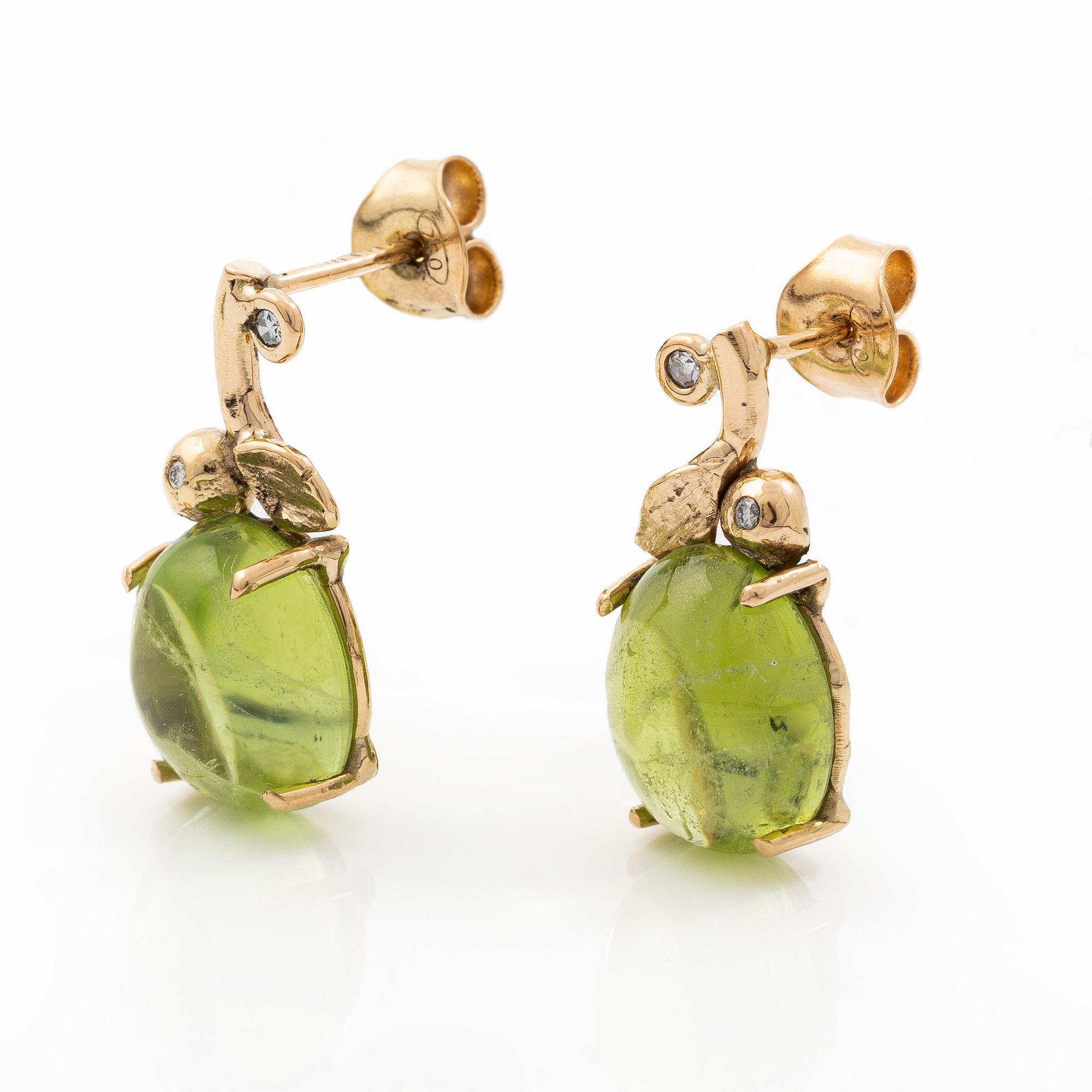 Earrings, Mandelstam, 18K gold with cabochon-cut peridot and octagonal- and brilliant-cut diamonds.
