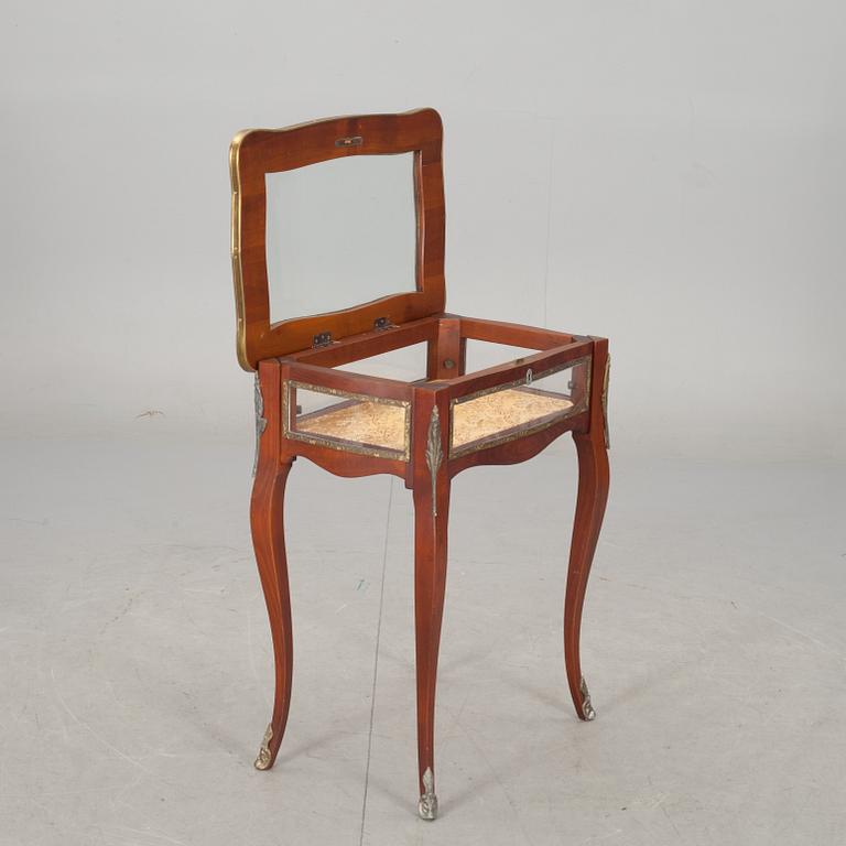 MONTERBORD, rokokostil. 1900-tal.