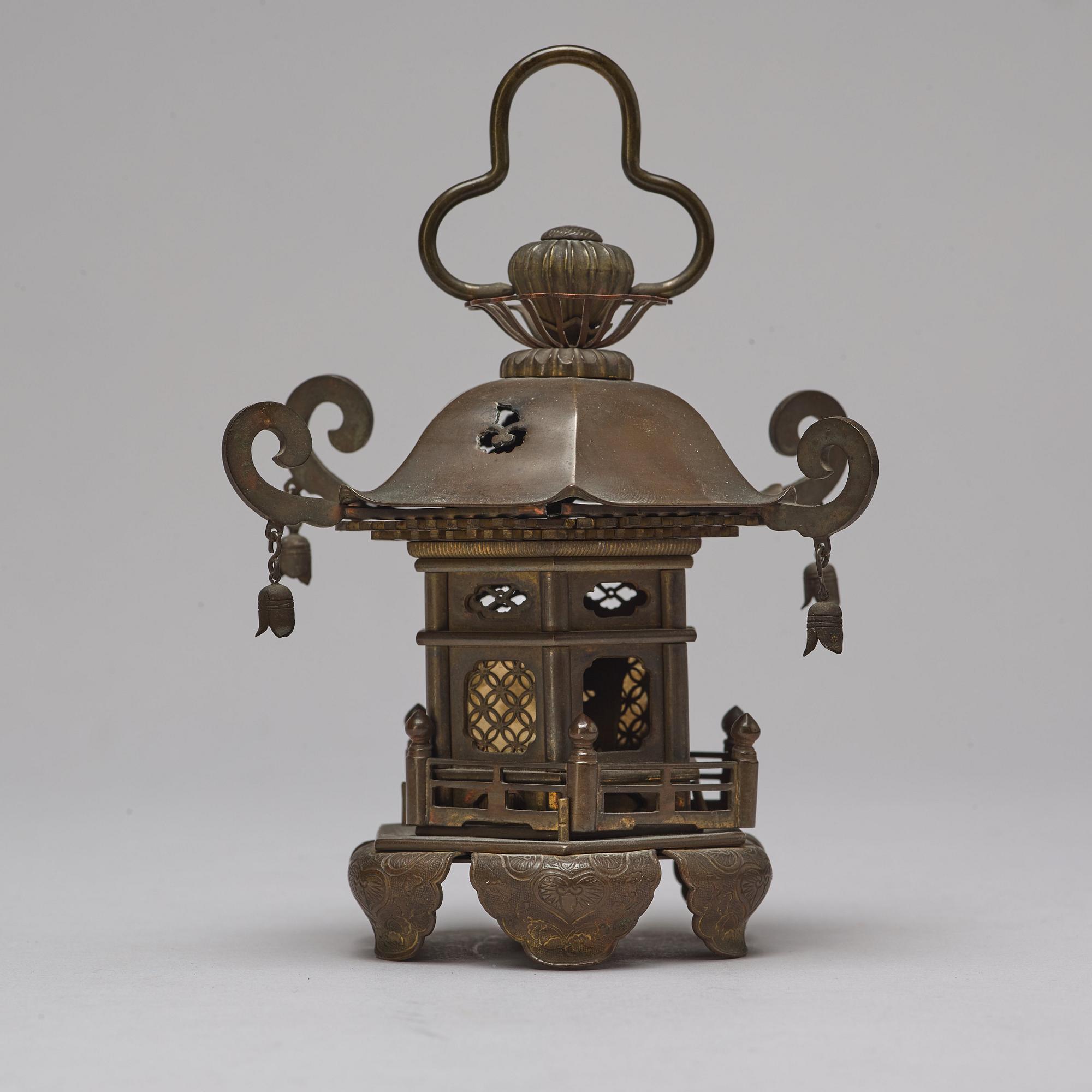 A Japanese tray, miniature pagoda and basket, early 20th Century.