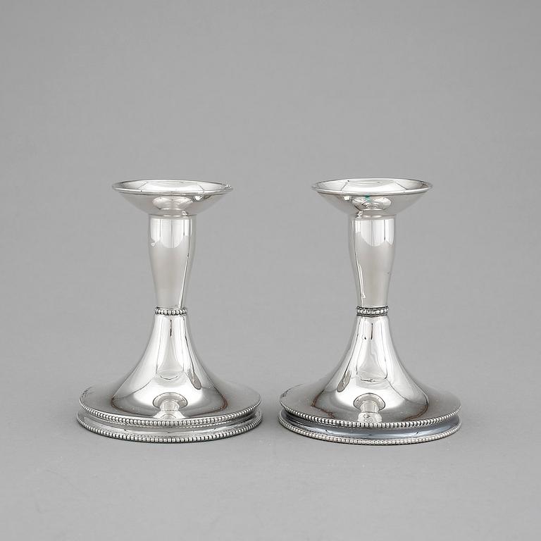 LJUSSTAKAR, ett par, silver. TESI, Göteborg, 1982.