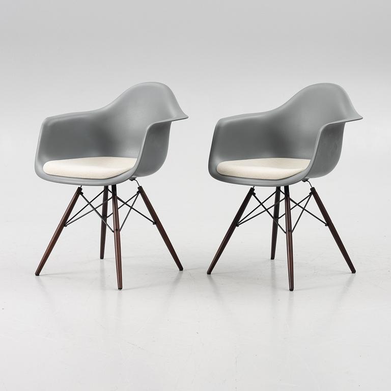Charles & Ray Eames, Karmstolar ett par "Plastic Armchair DAW", Vitra.